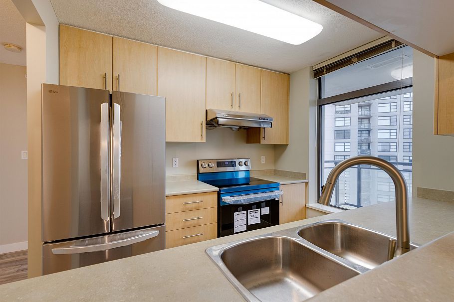 1202 3660 Vanness Avenue Vancouver, BC - 4