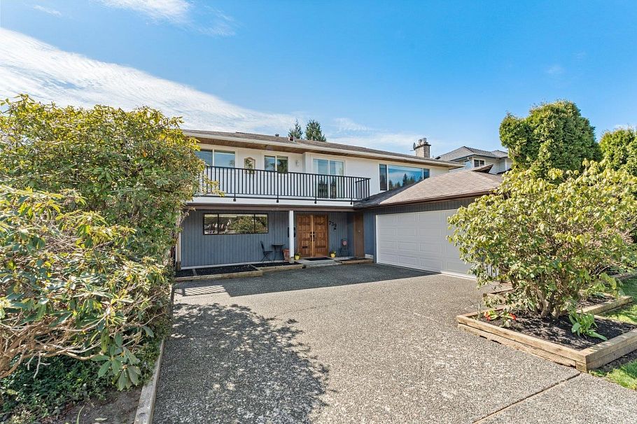 739 E 26th Street North Vancouver, BC - 2