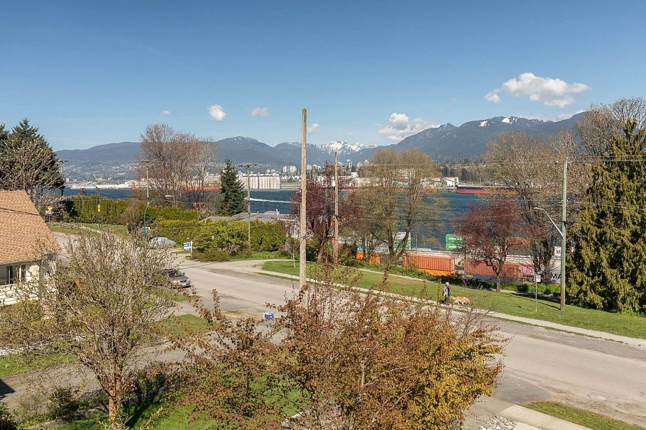 2732 Wall Street Vancouver, BC - 30