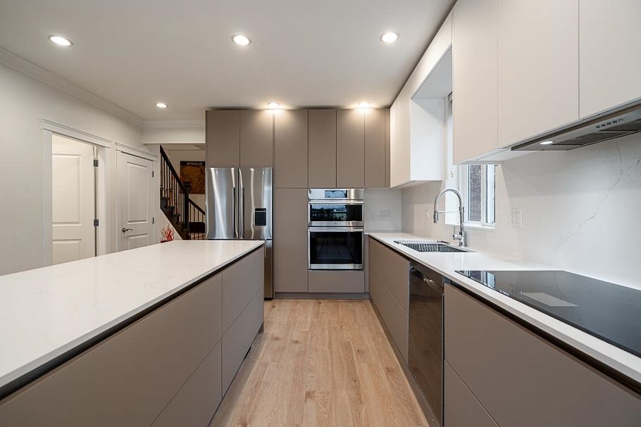 359 E 13th Street North Vancouver, BC - 12