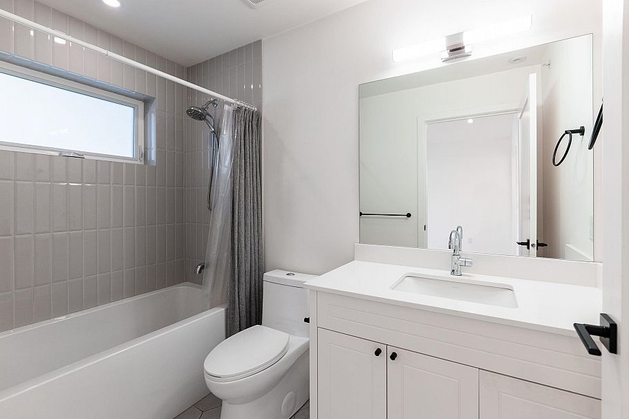 3530 W 43rd Avenue Vancouver, BC - 37