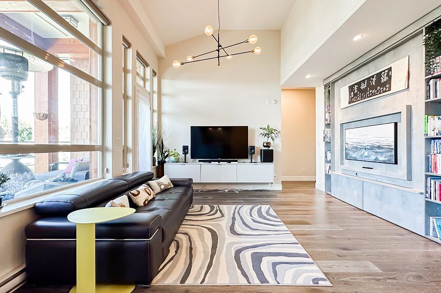 506 3602 Aldercrest Drive North Vancouver, BC - 3