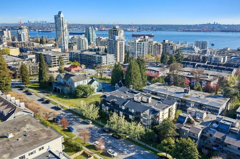 207 235 W 4th Street North Vancouver, BC - 34