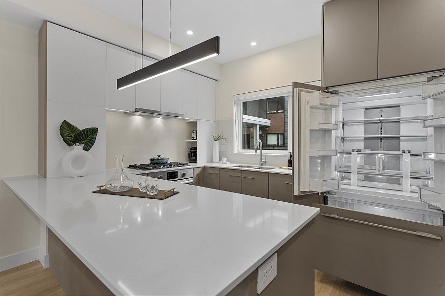 311 342 Mountain Highway North Vancouver, BC - 4