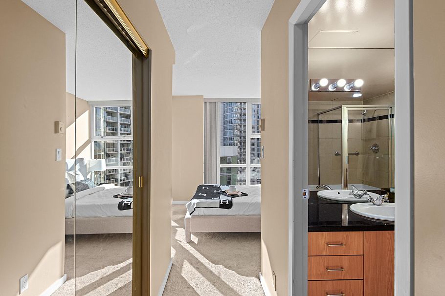 1703 1077 Marinaside Crescent Vancouver, BC - 21