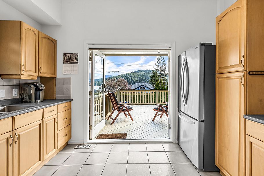 351 Beachview Drive North Vancouver, BC - 8