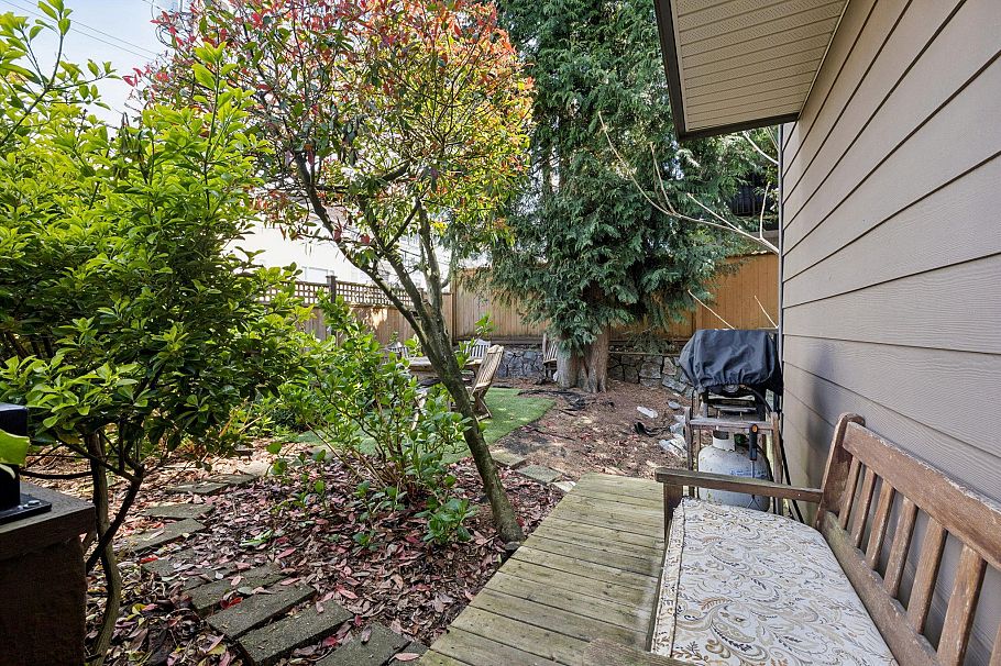 152A W 18th Street North Vancouver, BC - 27