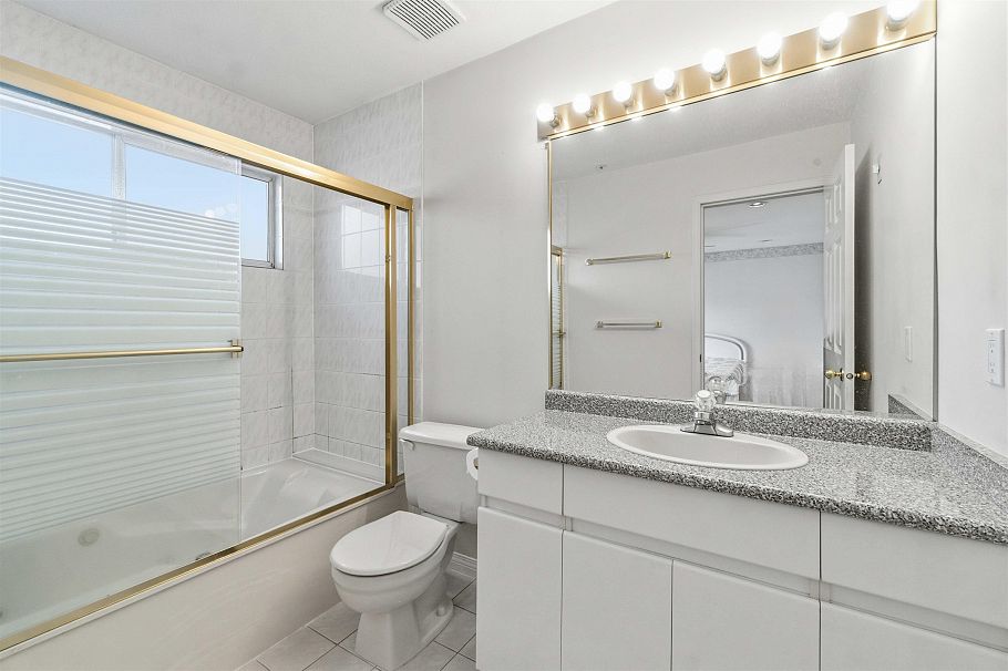 1769 E 49th Avenue Vancouver, BC - 21