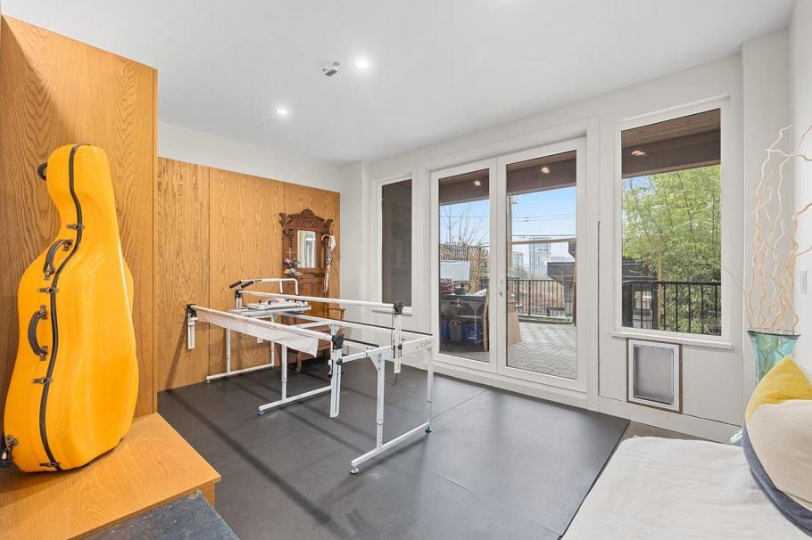 1269 Cloverley Street North Vancouver, BC - 29