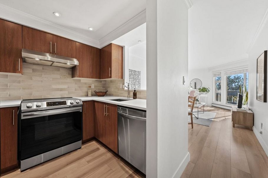 207 235 W 4th Street North Vancouver, BC - 14