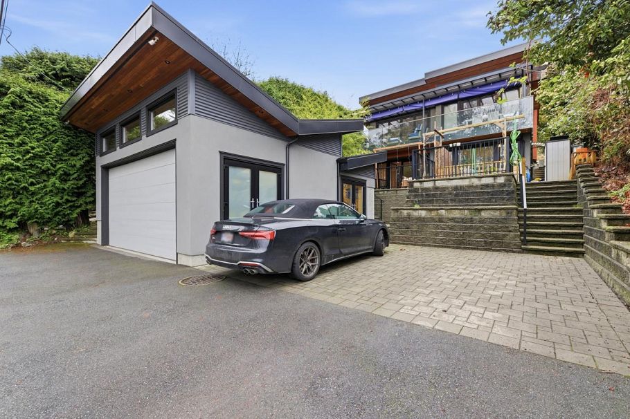 1269 Cloverley Street North Vancouver, BC - 37