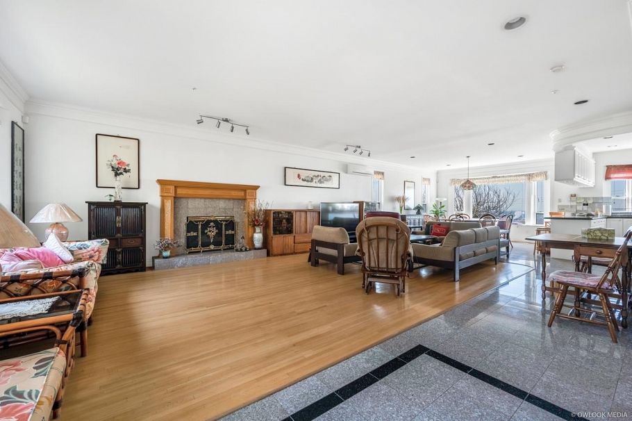 2154 Burquitlam Drive Vancouver, BC - 2