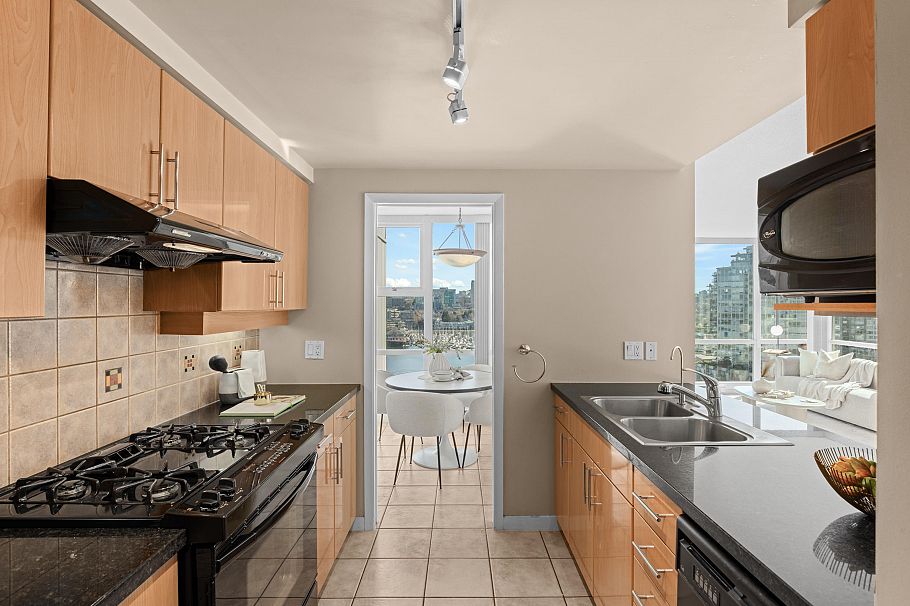 1703 1077 Marinaside Crescent Vancouver, BC - 17