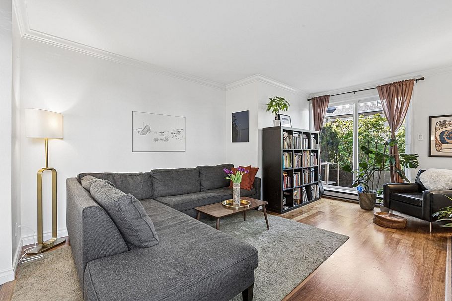 152A W 18th Street North Vancouver, BC - 2