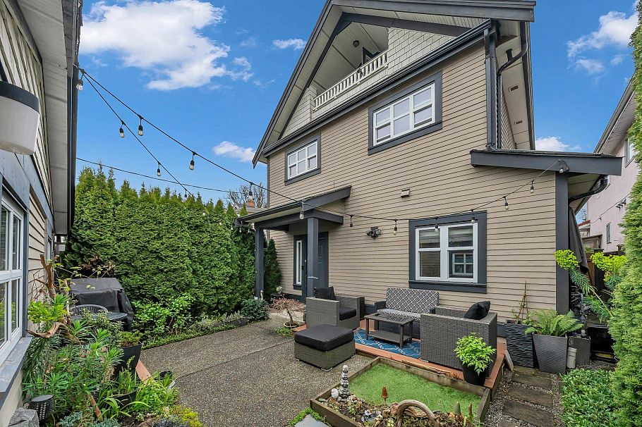 723 E 12th Avenue Vancouver, BC - 32