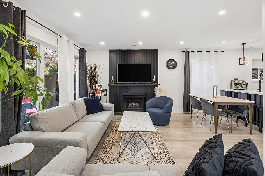 7 848 W 16th Street North Vancouver, BC - 1