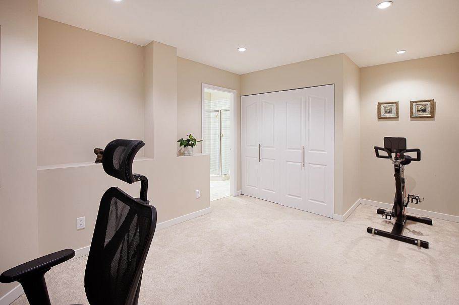 3973 Braemar Place North Vancouver, BC - 24