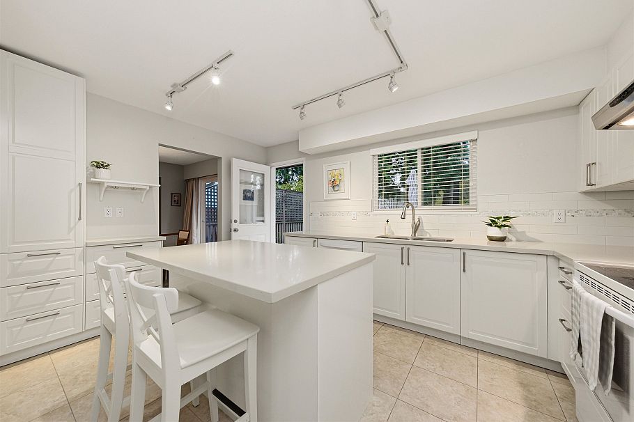 2829 Sechelt Drive North Vancouver, BC - 14