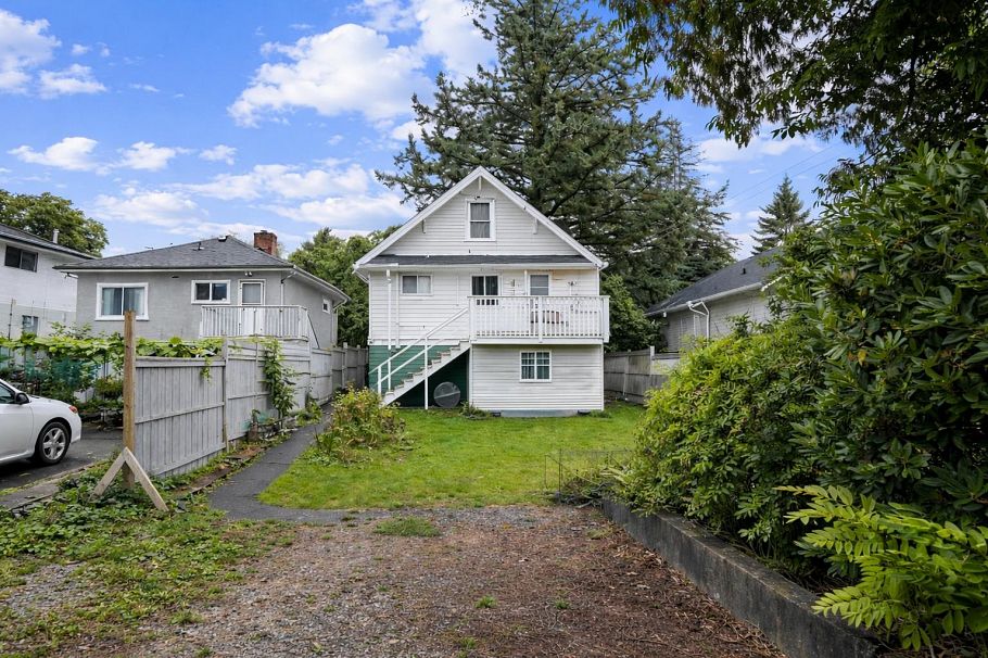 3865 Sandell Street Burnaby, BC - 2