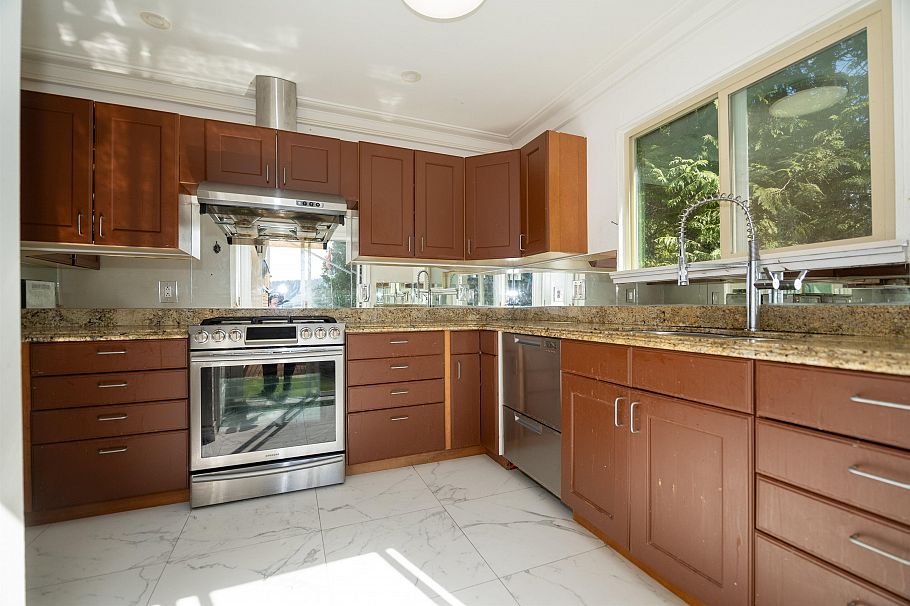 4515 Stonehaven Avenue North Vancouver, BC - 10