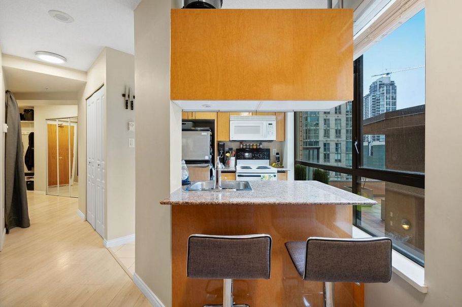 609 1189 Howe Street Vancouver, BC - 3