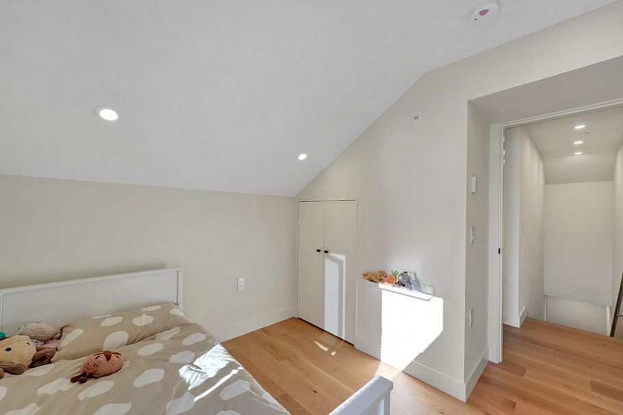 1232 W 26th Avenue Vancouver, BC - 29