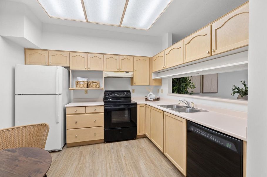 415 121 W 29th Street North Vancouver, BC - 12