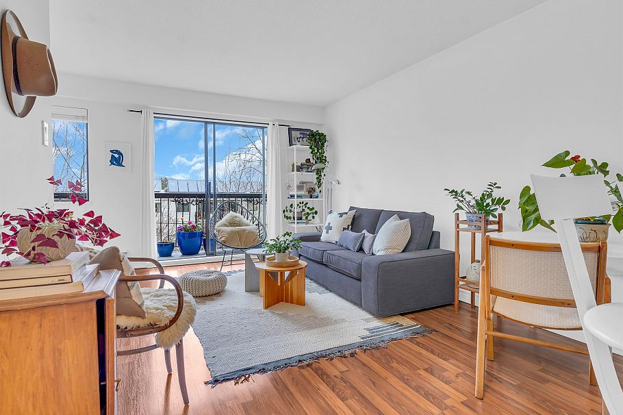 302 2330 Maple Street Vancouver, BC - 1