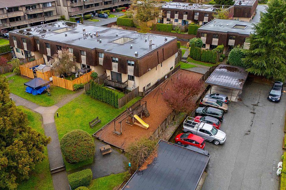 841 Old Lillooet Road North Vancouver, BC - 37