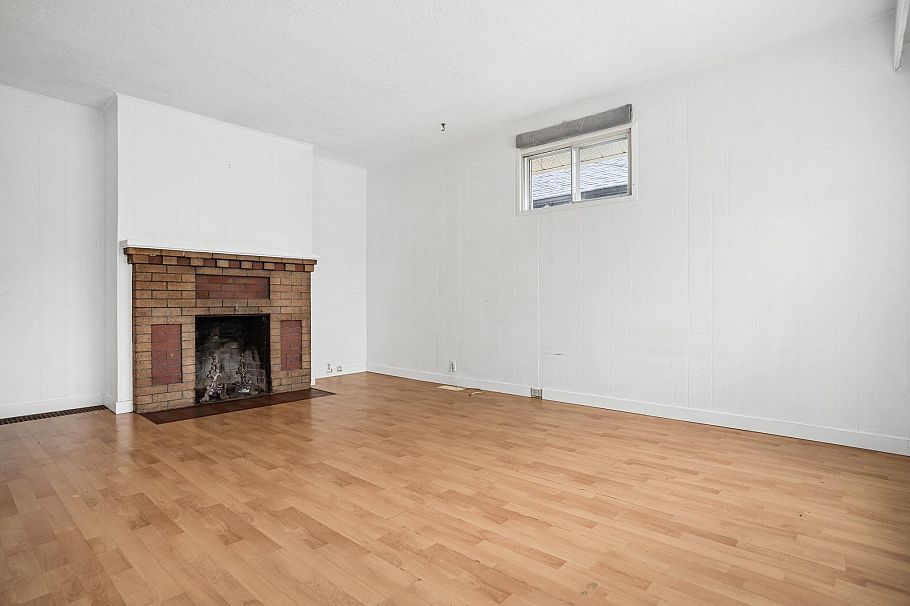 2654 Triumph Street Vancouver, BC - 3