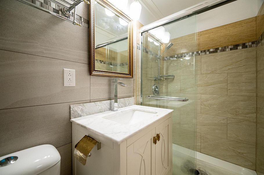 4515 Stonehaven Avenue North Vancouver, BC - 20