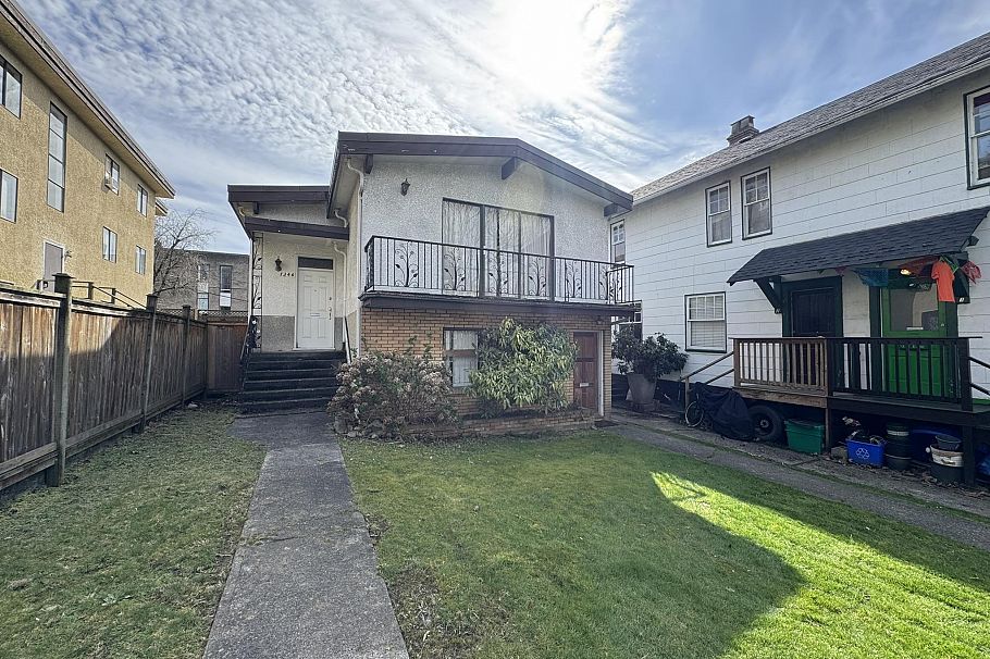 1346 E 2nd Avenue Vancouver, BC - 1