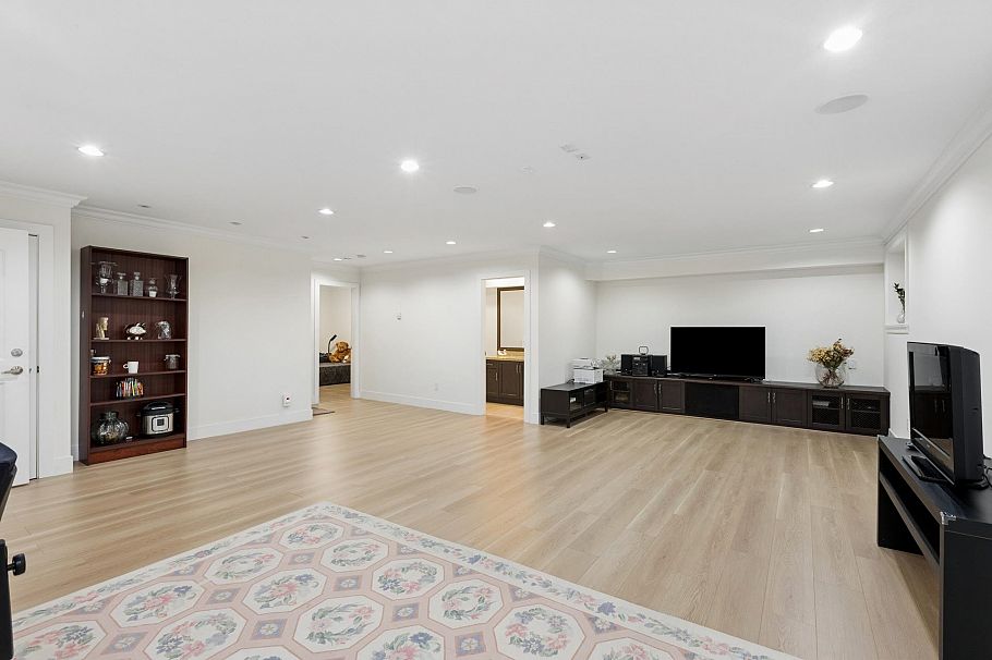 418 E 13th Street North Vancouver, BC - 28