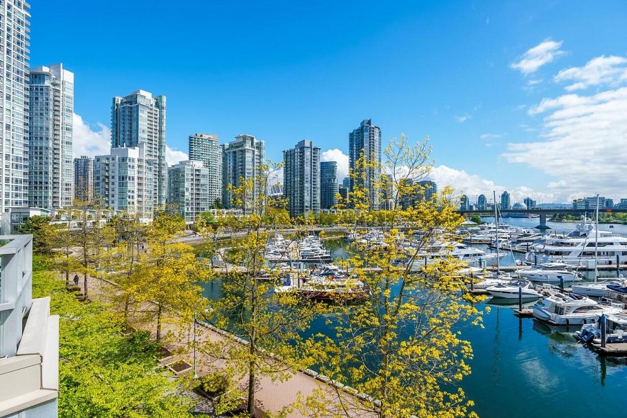 321 1228 Marinaside Crescent Vancouver, BC - 18