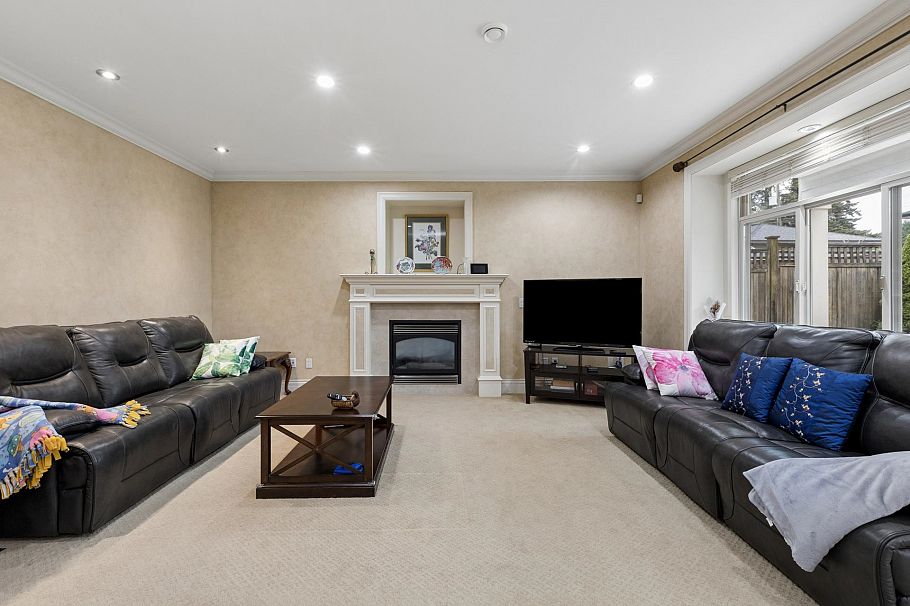 418 E 13th Street North Vancouver, BC - 13