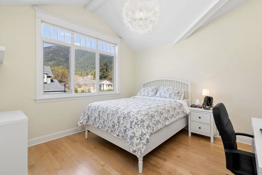 991 Hampshire Road North Vancouver, BC - 34