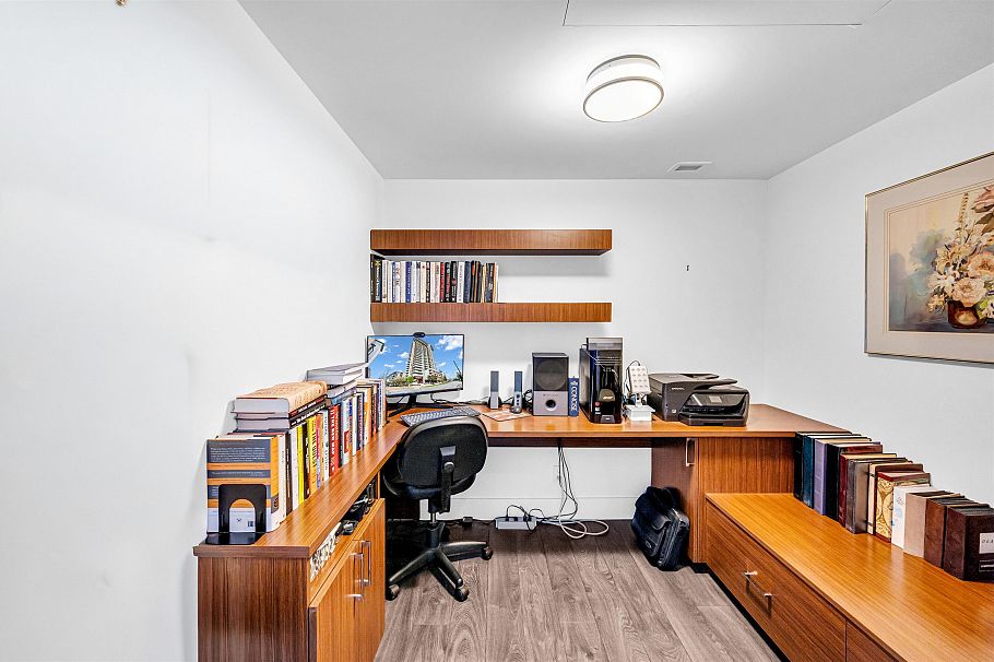 2107 1550 Fern Street North Vancouver, BC - 17