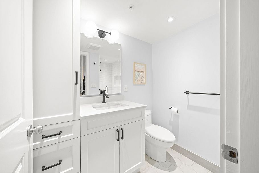 303 1633 West 8th Avenue Vancouver, BC - 14