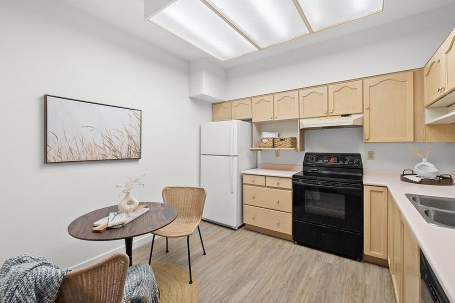 415 121 W 29th Street North Vancouver, BC - 11