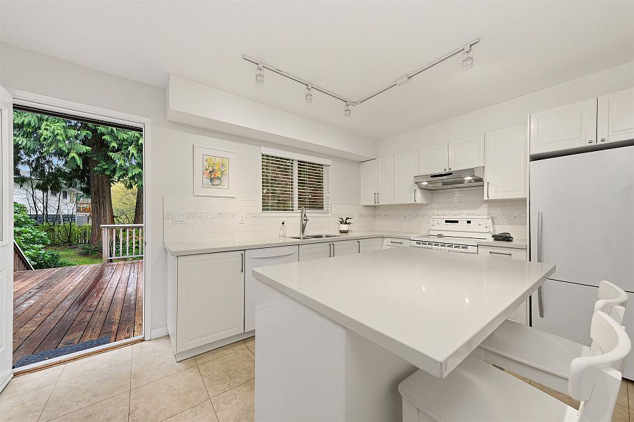 2829 Sechelt Drive North Vancouver, BC - 16