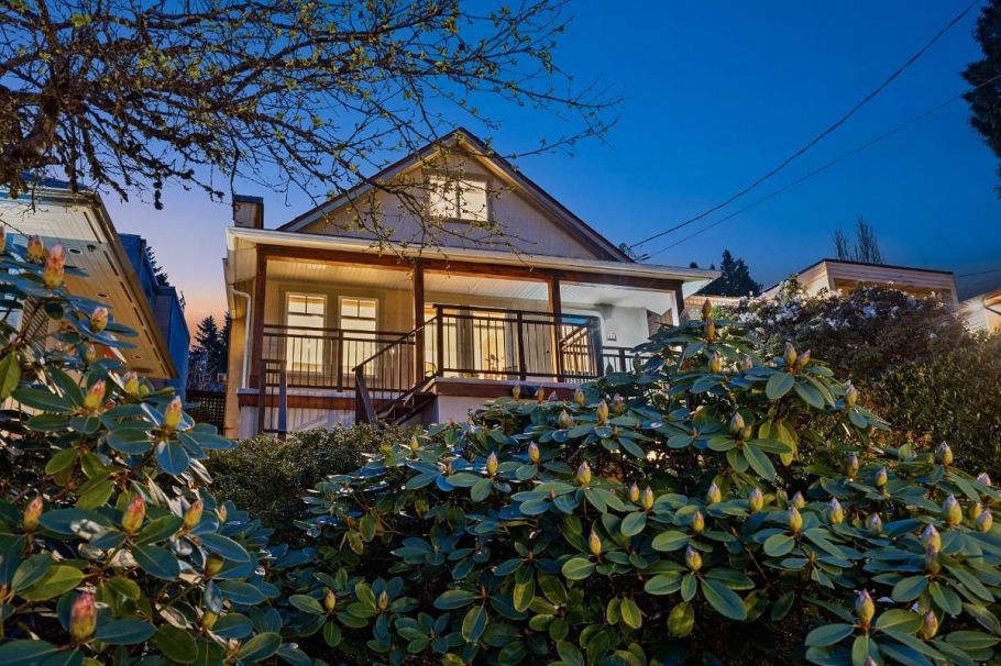 272 Osborne Road E Road North Vancouver, BC - 1