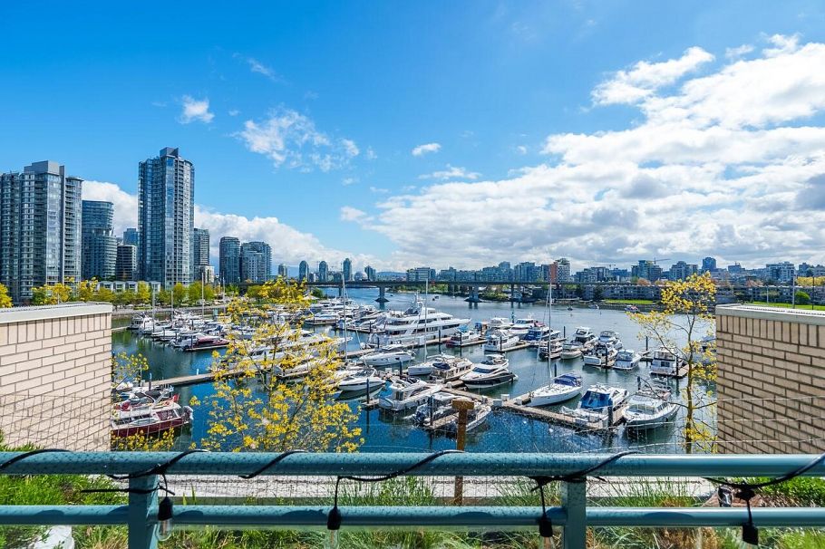321 1228 Marinaside Crescent Vancouver, BC - 32
