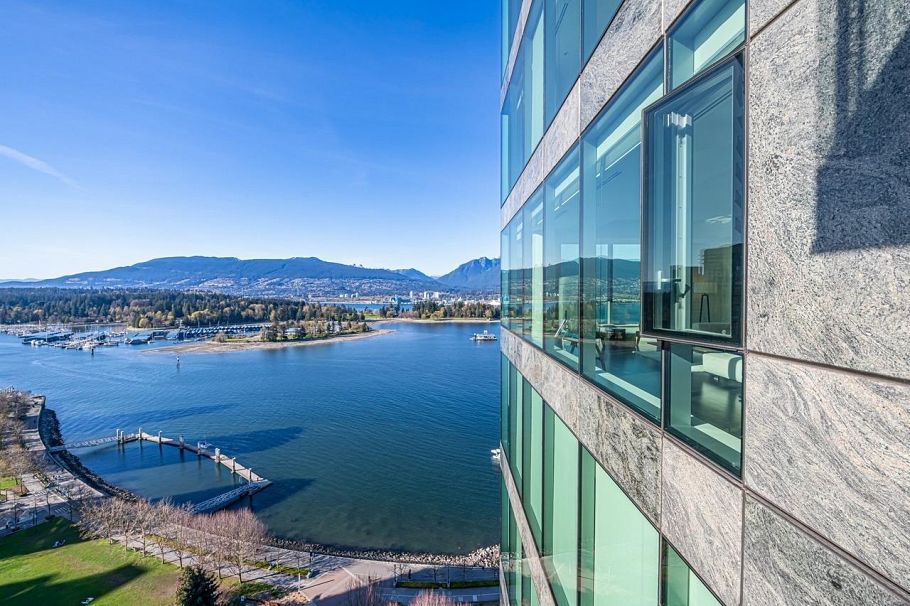 2001 277 Thurlow Street Vancouver, BC - 18