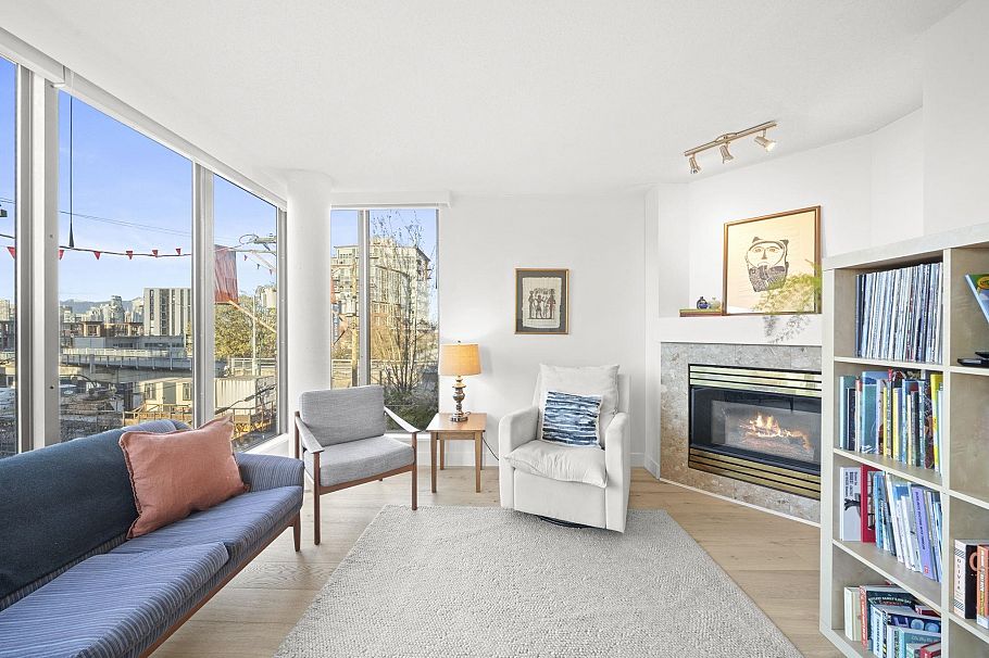 303 1633 West 8th Avenue Vancouver, BC - 5