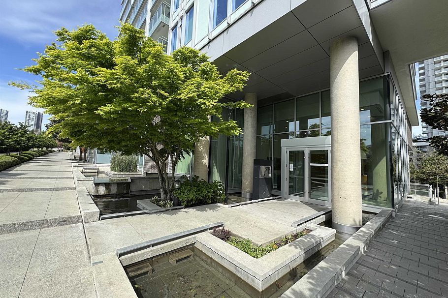 804 8031 Nunavut Lane Vancouver, BC - 7