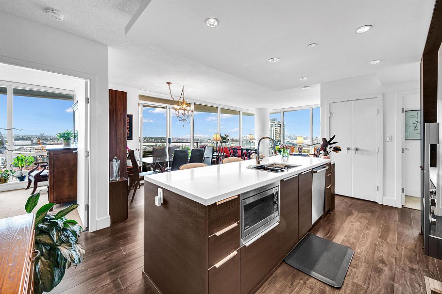 2107 1550 Fern Street North Vancouver, BC - 22