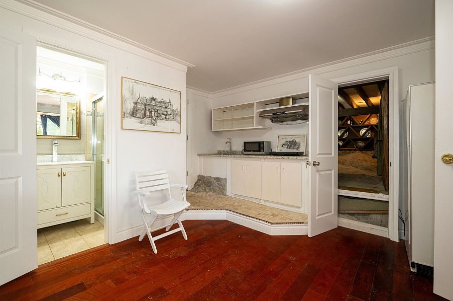 4515 Stonehaven Avenue North Vancouver, BC - 22