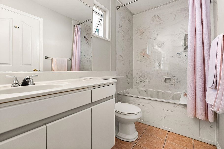 346 W 14th Street North Vancouver, BC - 21