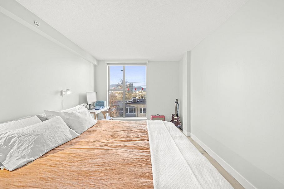 303 1633 West 8th Avenue Vancouver, BC - 11