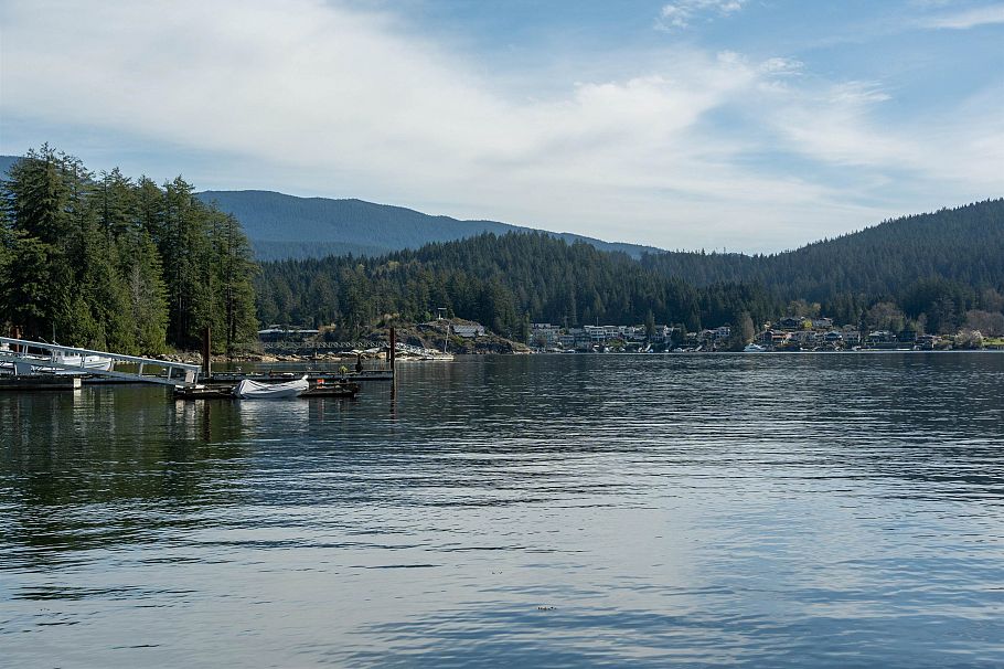 4515 Stonehaven Avenue North Vancouver, BC - 2